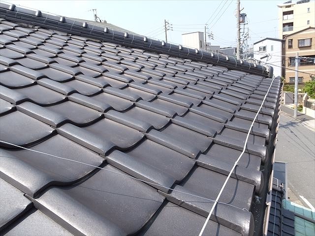 軒の瓦を固定する番線